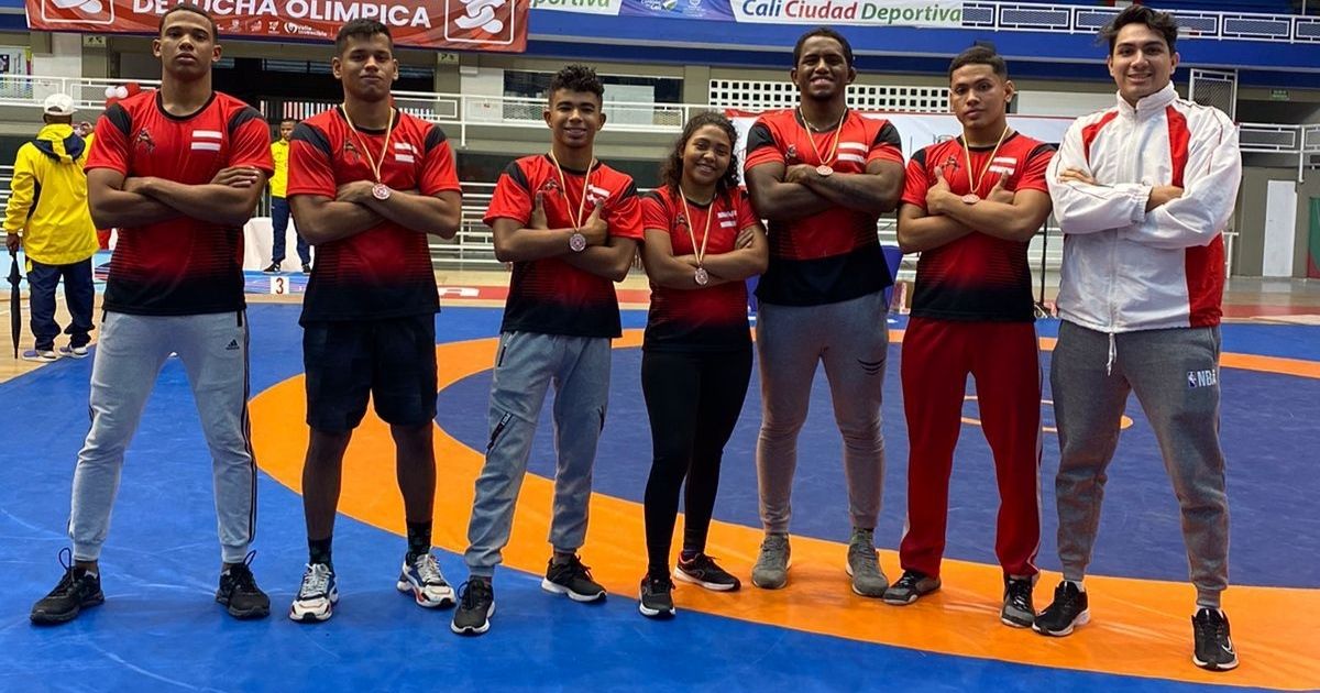 Valentina Barraza y otros competidores del Atlántico que la rompieron en la Copa de Lucha Libre
