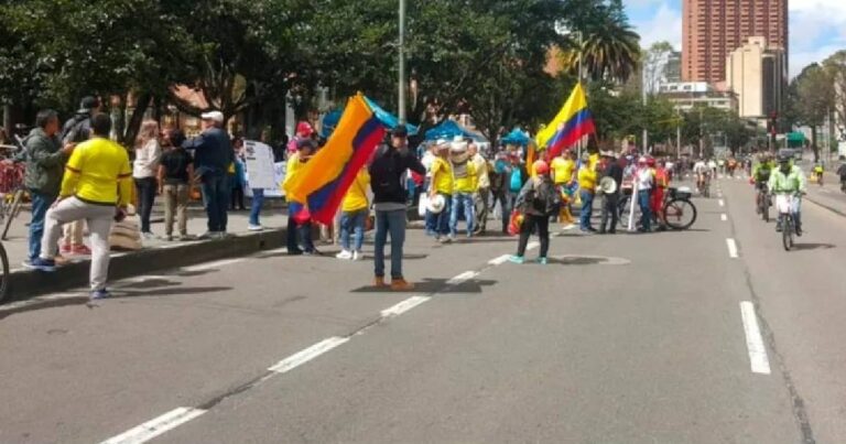  - Así va la primera marcha contra las reformas del presidente Petro