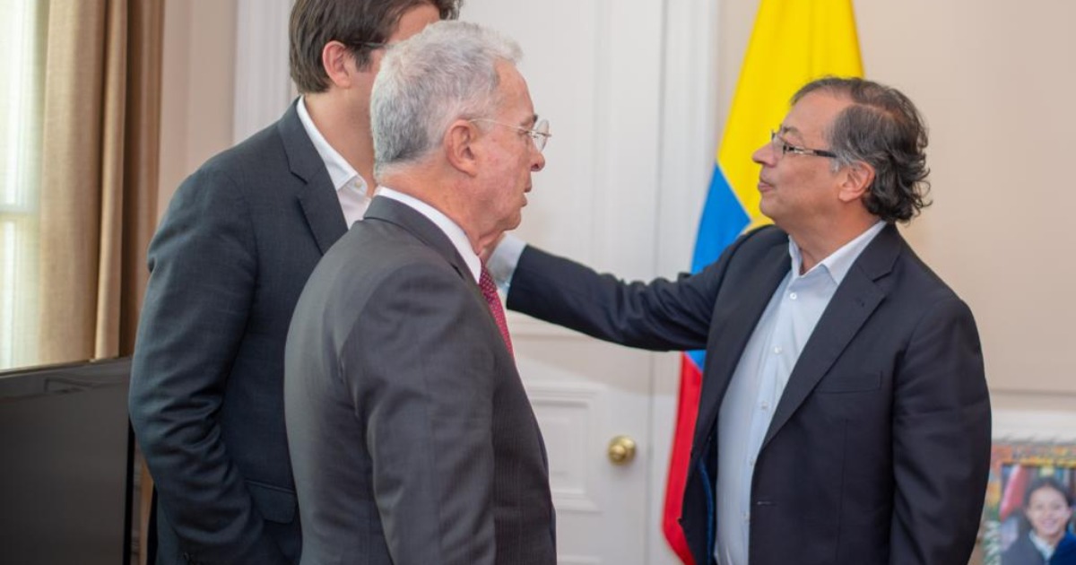 Petro anfitrión de Uribe en la casa de Nariño