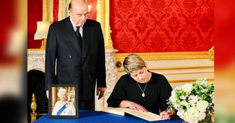  - ¿Dónde está la primera dama?