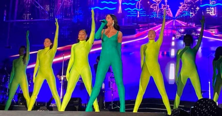 Dua Lipa - La vergüenza de haber traído a Dua Lipa y haberla metido en un parqueadero