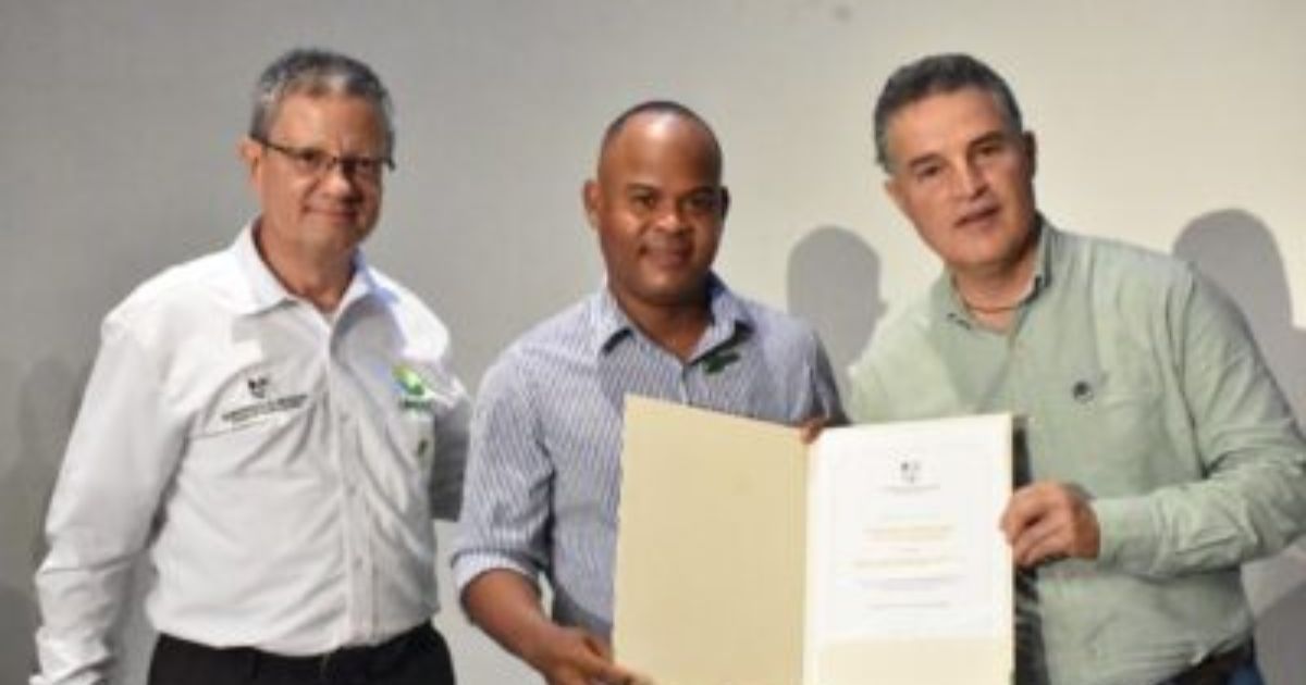 El Bagre: en medio de tragedias naturales y sociales condecoran a concejal