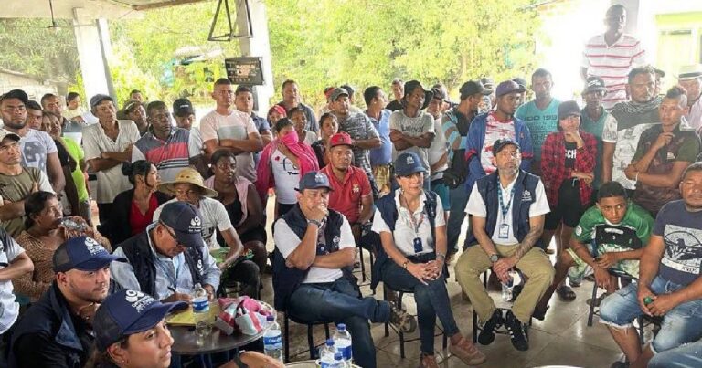  - ¿Cuál es el lío que llevó a bloquear y a atracar tractomulas en la carretera de Medellín a la Costa?