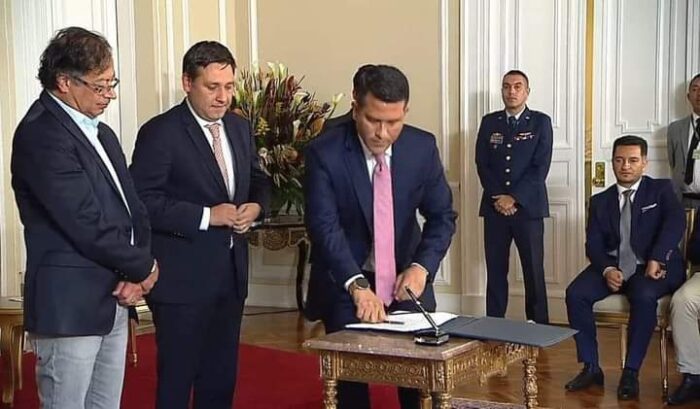  - Luis Llinás, el hombre de confianza que Petro montó en la UIAF