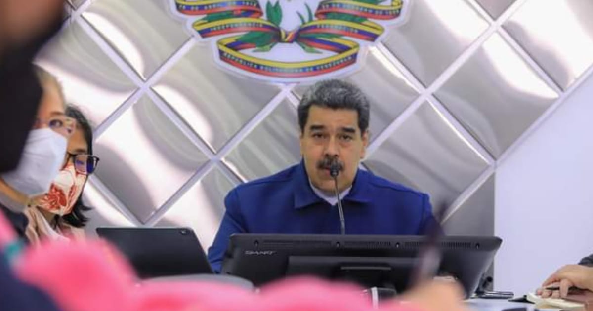 Maduro cierra 15 emisoras en una semana