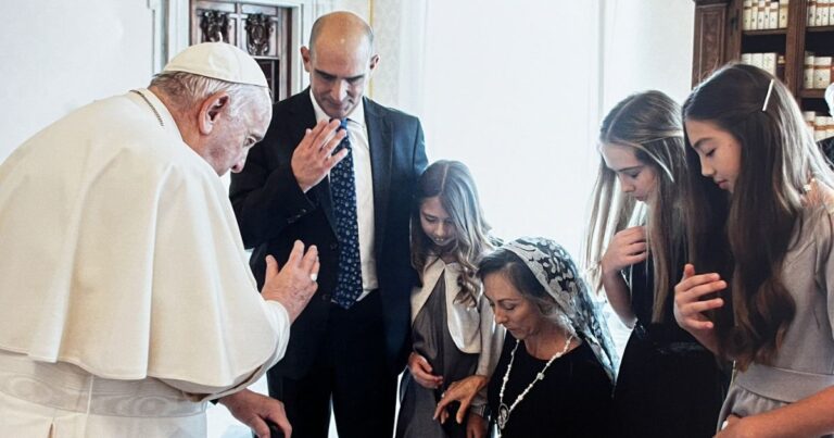 Papa Francisco - Con bendición papal, se despide Jorge Mario Eastman de la Santa Sede