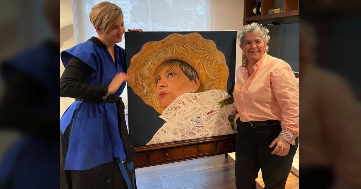 El retrato de Verónica Alcocer con el que Adriana Mejía se coronó Directora de Artesanías de Colombia 