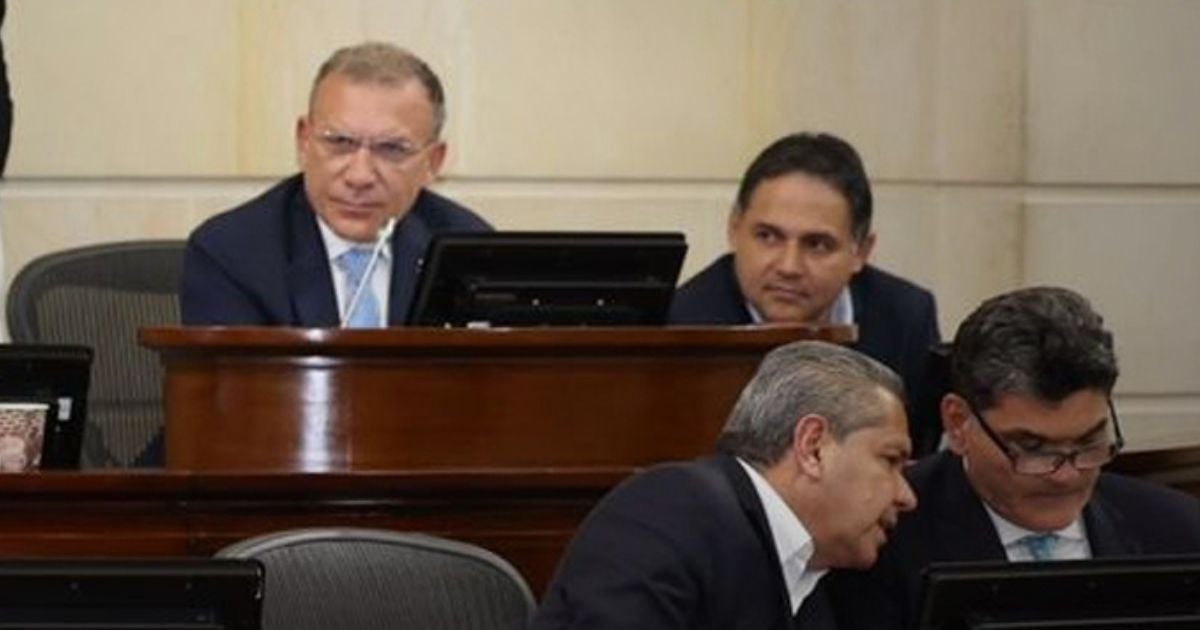 La animalada de Roy Barreras: llevar a su perro a plenaria y abrir Congreso 'pet friendly'