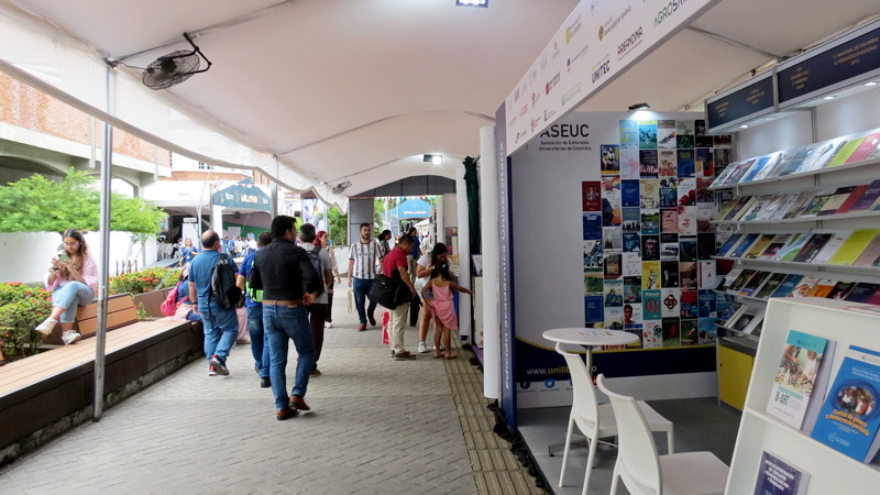  - Caminando por la Feria del Libro, Cali 2022
