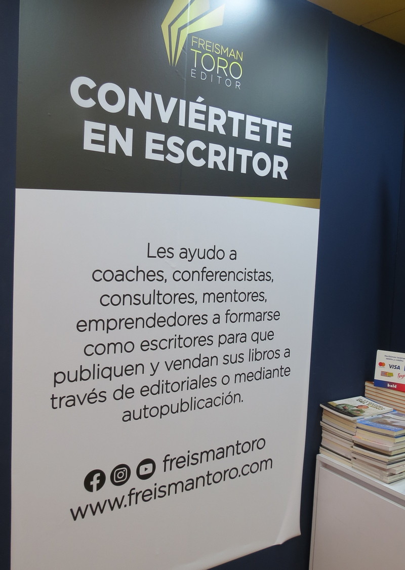  - Caminando por la Feria del Libro, Cali 2022