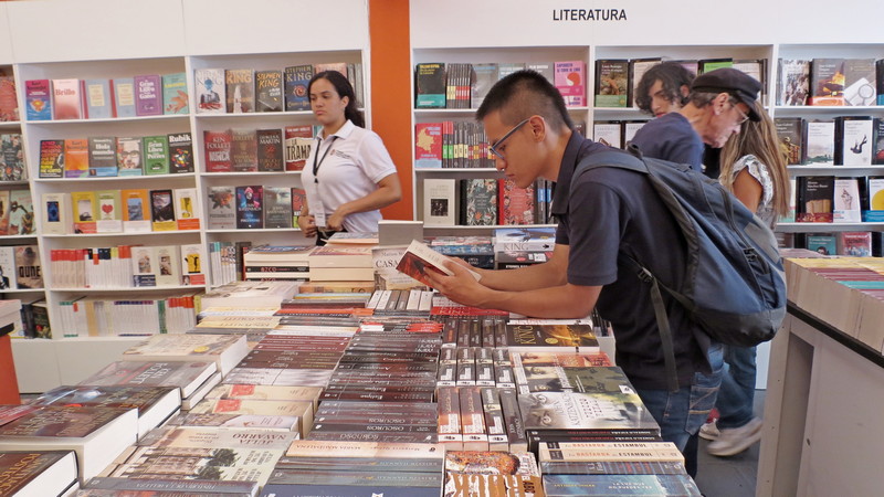  - Caminando por la Feria del Libro, Cali 2022