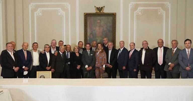  - Lafaurie y Petro: ganaderos dispuestos a vender tres millones de hectáreas a campesinos