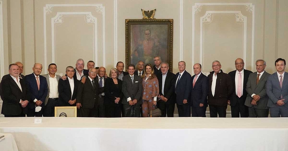 Lafaurie y Petro: ganaderos dispuestos a vender tres millones de hectáreas a campesinos