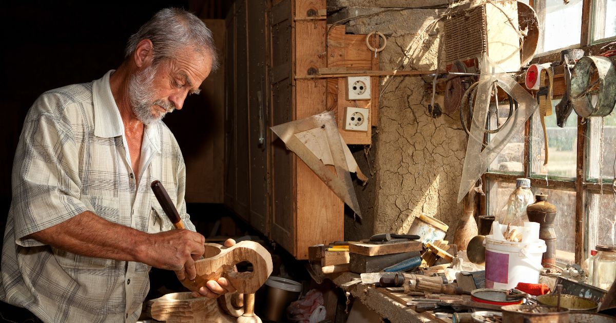 Los viejos no pueden ser tratados como un trasto que estorba y da gastos
