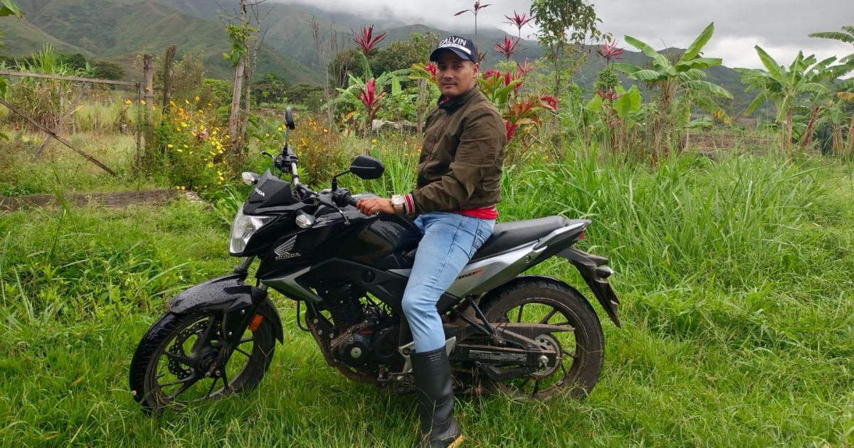 El 'motopapi' del norte del Cauca que defiende la agricultura popular