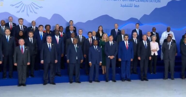  - Petro no llegó a la foto oficial de los jefes de Estado de la COP27 en Egipto