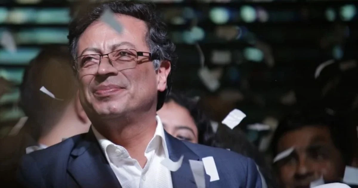 Petro pasa raspando la prueba de los cien días