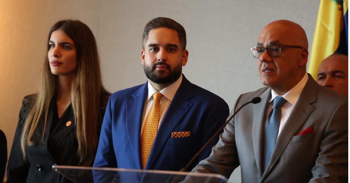 Maduro y oposición firman en México  “acuerdo de protección social”