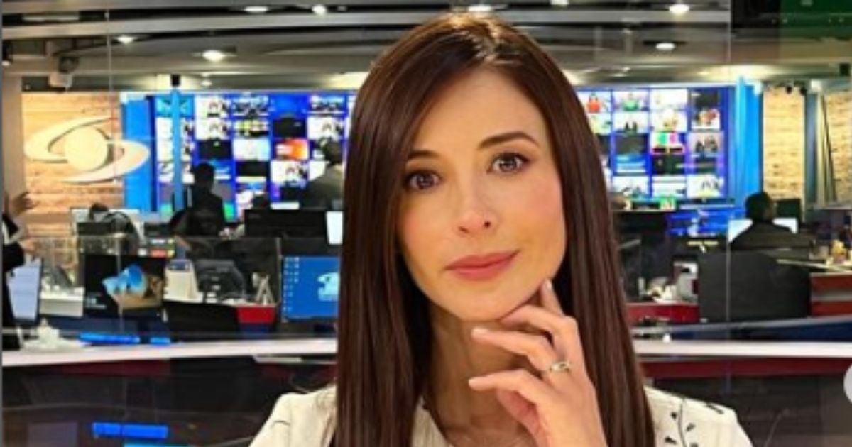 No es sentarse a dar noticias: Alejandra Giraldo mostró el caos que se vive detrás de cámaras en Caracol