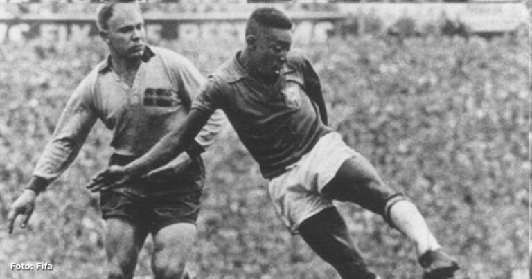 pele - Las veces que Pelé jugó en Colombia