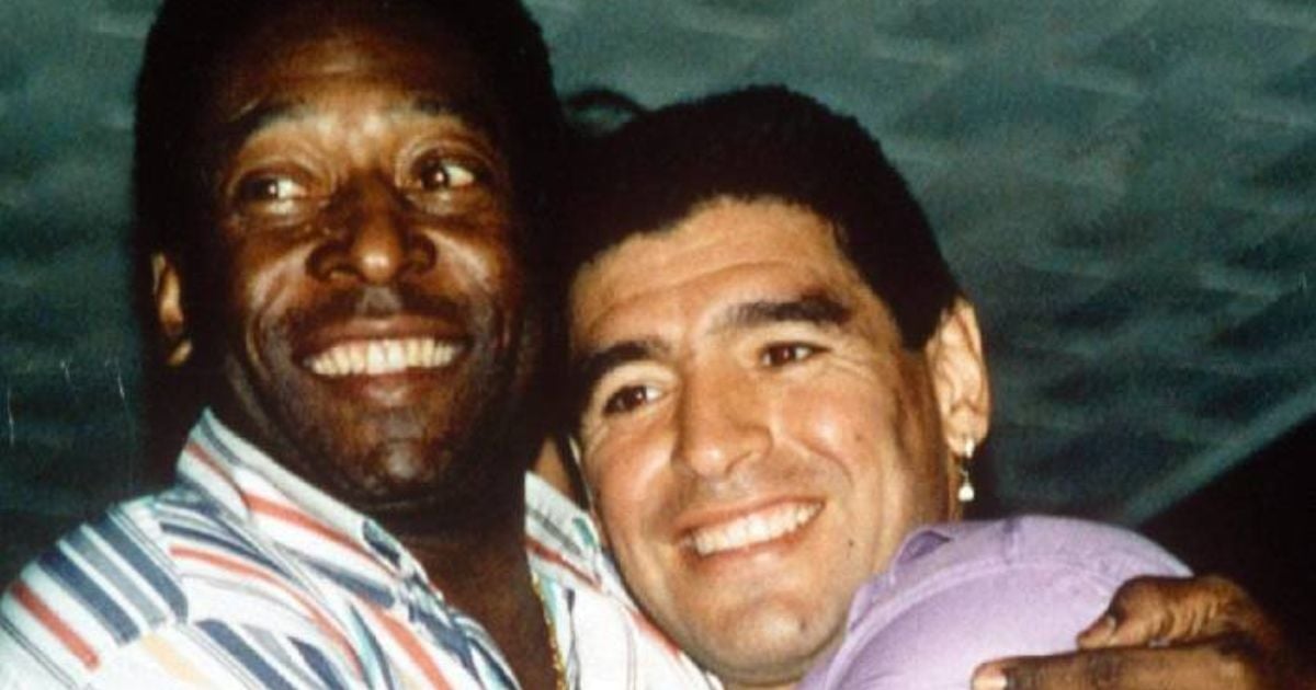 ¿Pateaba con la otra pierna? el día que Maradona echó al agua a Pelé y aseguró que 'debutó con hombres'