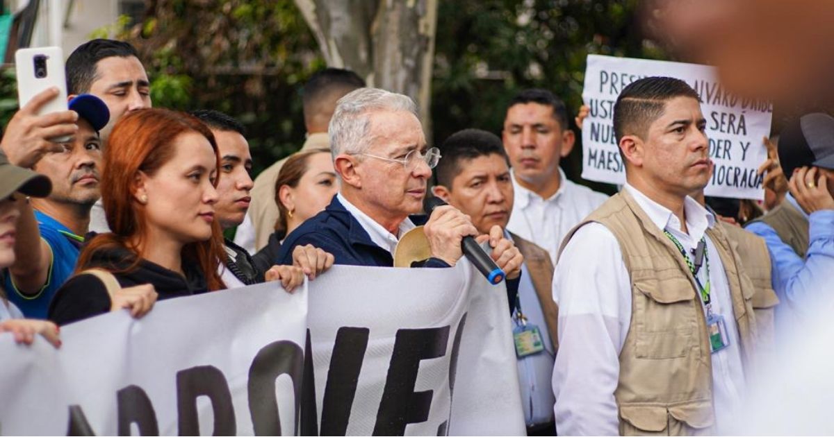 Uribe regresó a la calle: en la mira el alcalde Daniel Quintero