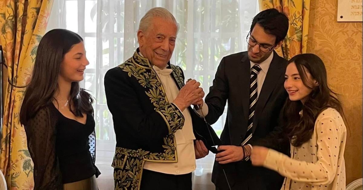 Mario Vargas Llosa hace historia en la Academia Francesa