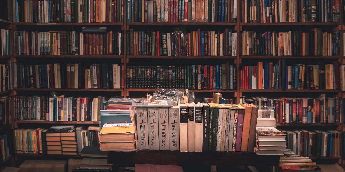 La arista política de las bibliotecas: dos casos de la historia reciente