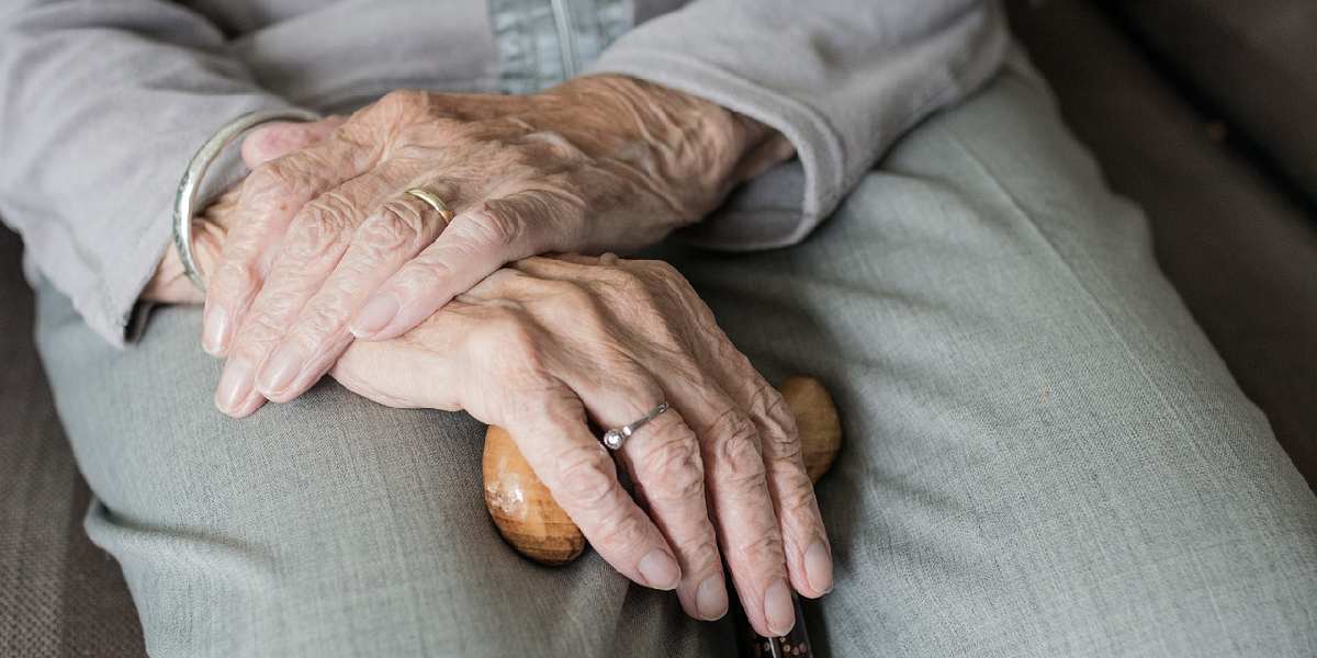 El acierto de bajarle más a los pensionados su aporte de salud