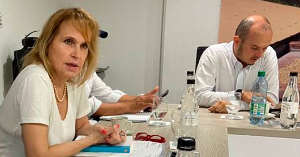 Sandra Morelli está en gira, junto a los otros dos candidatos que aspiran a la gerencia de Fedecafeteros