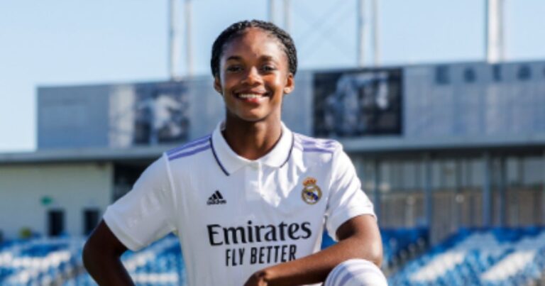 Linda Caicedo Real Madrid - Firmando autógrafos y regalando fotos: la locura que desata Linda Caicedo en España