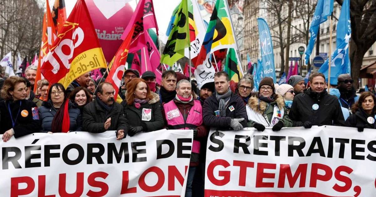 Macron libra en la calle el gran duelo por la reforma de las pensiones