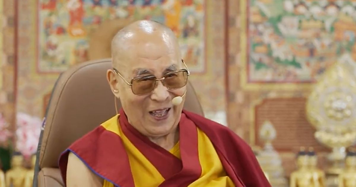 De Dalai lame a Dalai toca: El perturbador video del líder budista manoseando a una niña