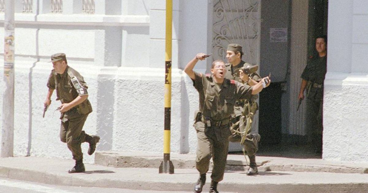 Salida por la puerta falsa, hacia la falsa libertad