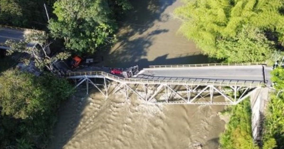 Contraloría indagará a entidades responsables de la caída del puente del río La Vieja