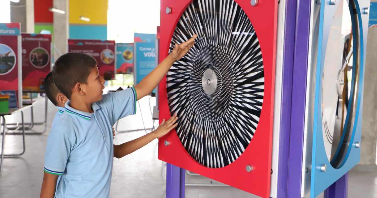 Colegios oficiales del Atlántico disfrutaron el primer día de la Maloka Viajera en Sabanalarga