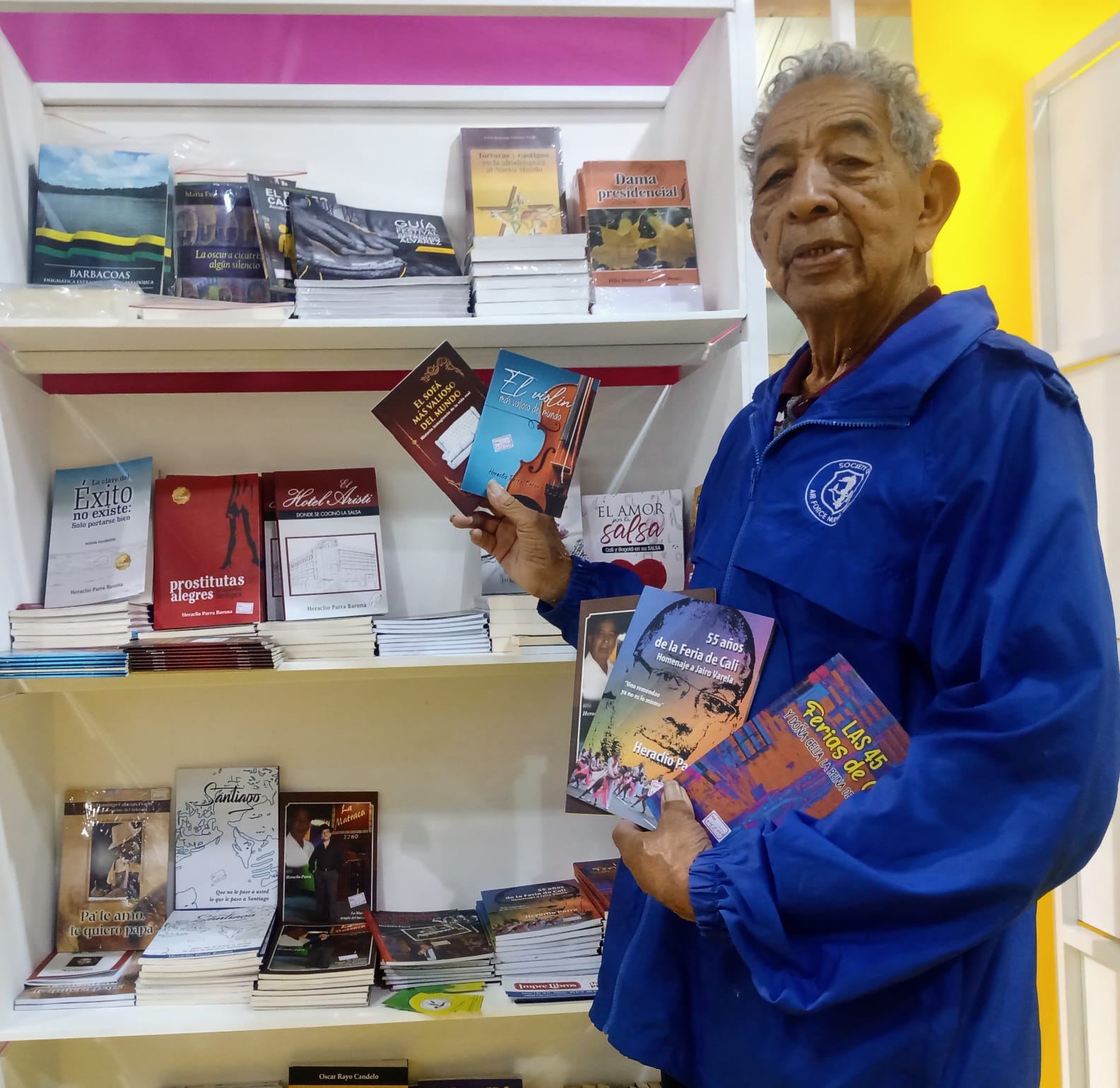  - El viejo albañil caleño que con 4° de primaria ha escrito 30 libros de salsa y música afroantillana