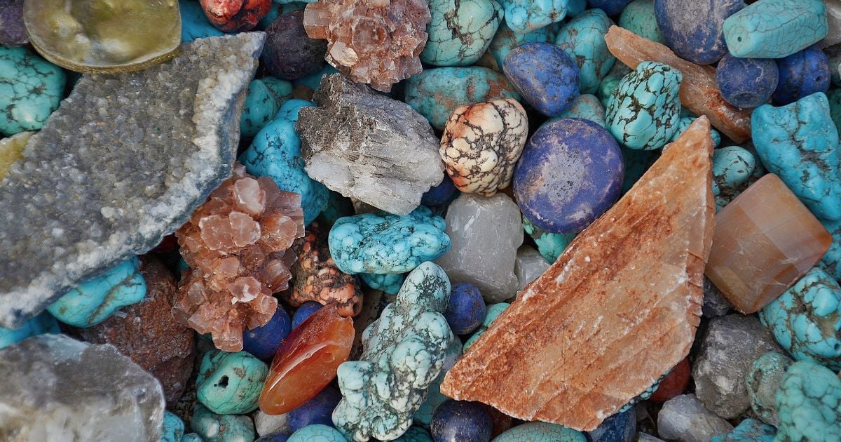 Los 10 minerales más comunes en la corteza terrestre y sus usos