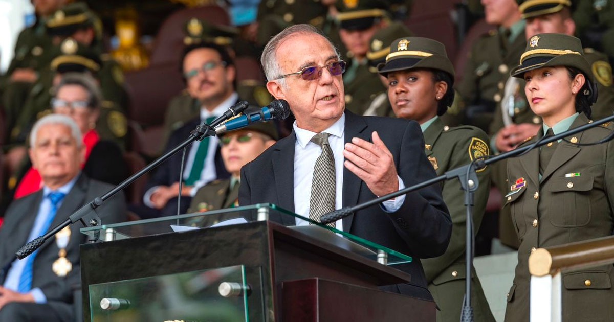 Iván Velásquez sacude la cúpula del Ministerio de Defensa