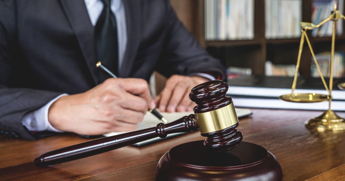 El golpe judicial de los aporofóbicos: los que odian a los pobres