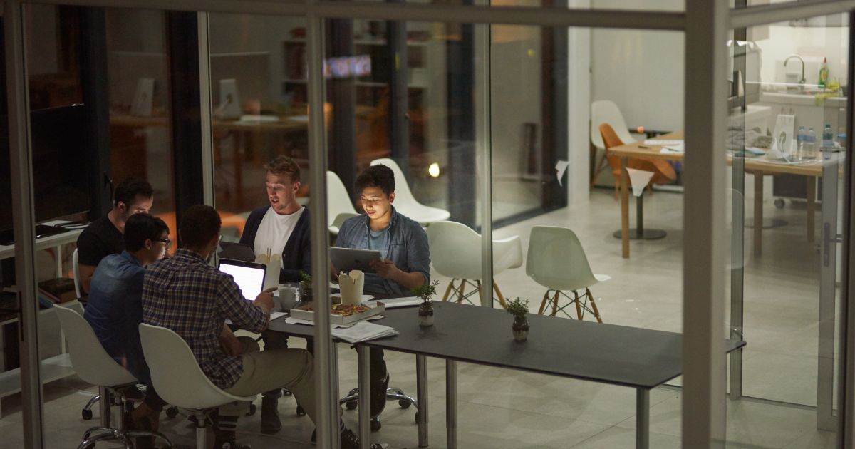 El sinsabor de Petro con las horas extras