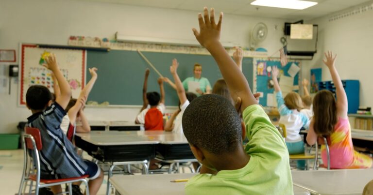  - Volviendo a lo esencial: ¿Tecnología o textos en las aulas?