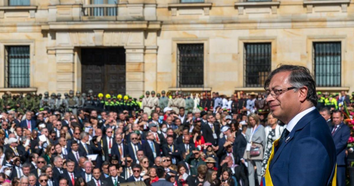Sin alfombra roja y Verónica Alcocer ausente, el Presidente instala el Congreso