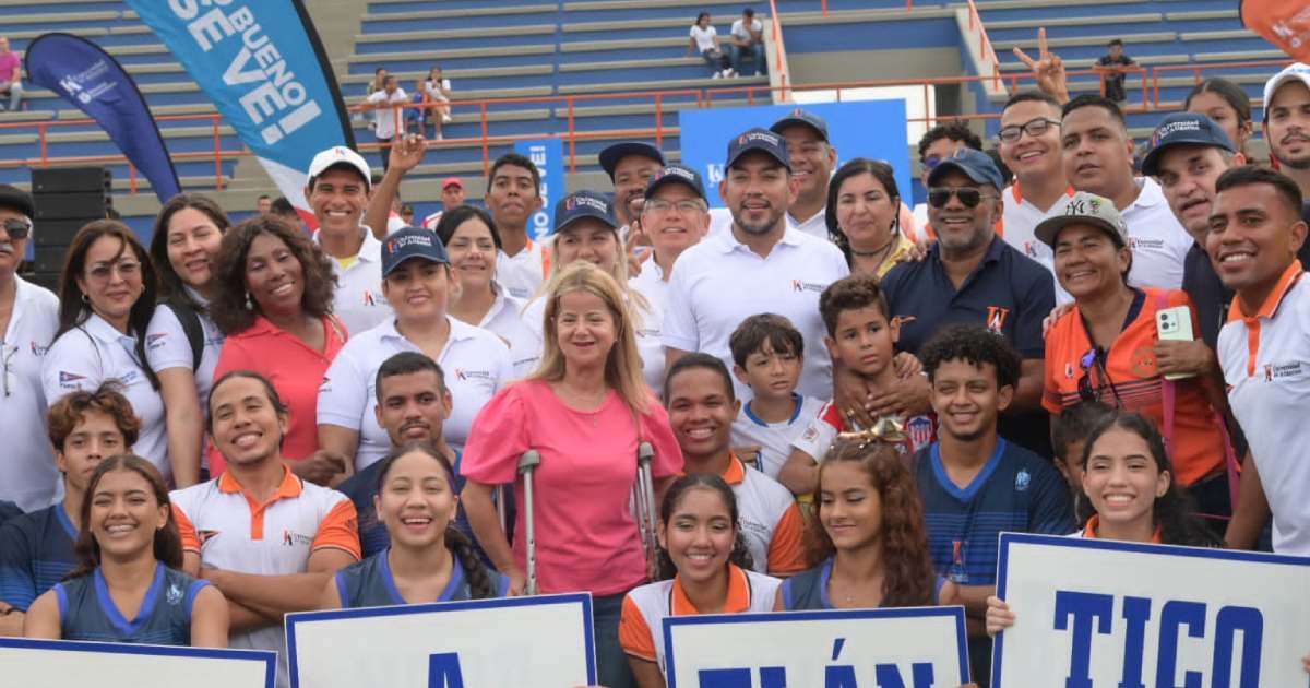 Gobernadora entregó las renovadas cancha de fútbol y pista atlética de la U. del Atlántico sede norte