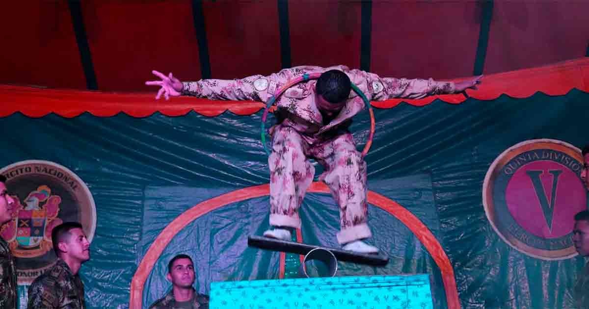 El circo del Ejército Nacional que reparte alegría entre trochas y matorrales - -- Las2orillas - El circo del Ejército Nacional que reparte alegría entre trochas y matorrales