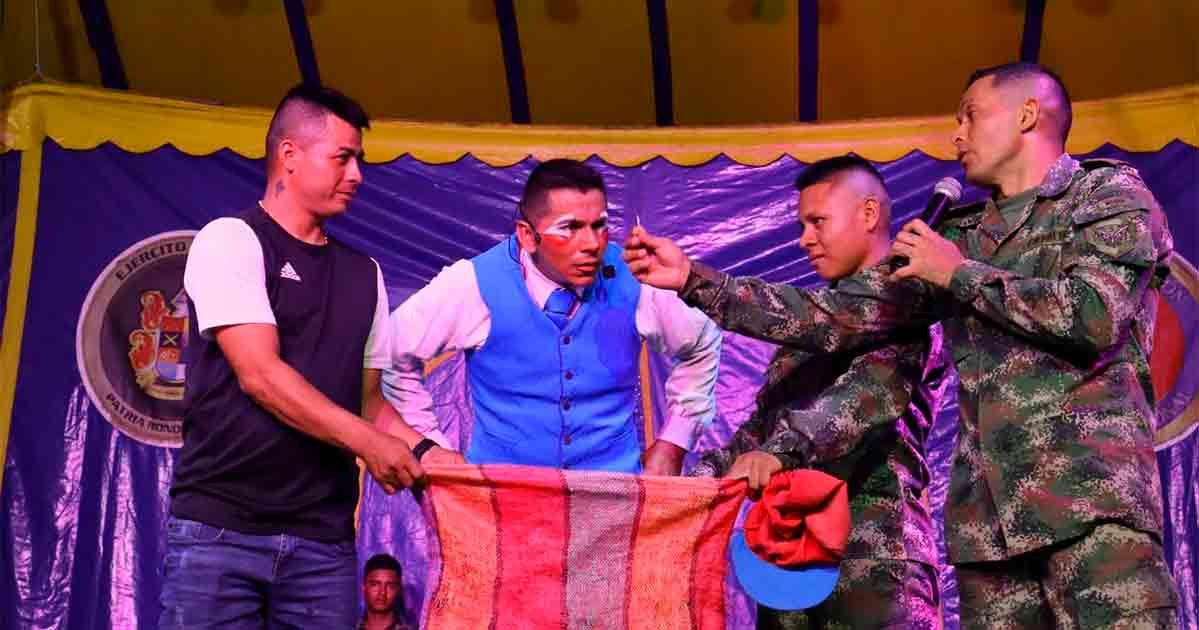 El circo del Ejército Nacional que reparte alegría entre trochas y matorrales - -- Las2orillas - El circo del Ejército Nacional que reparte alegría entre trochas y matorrales