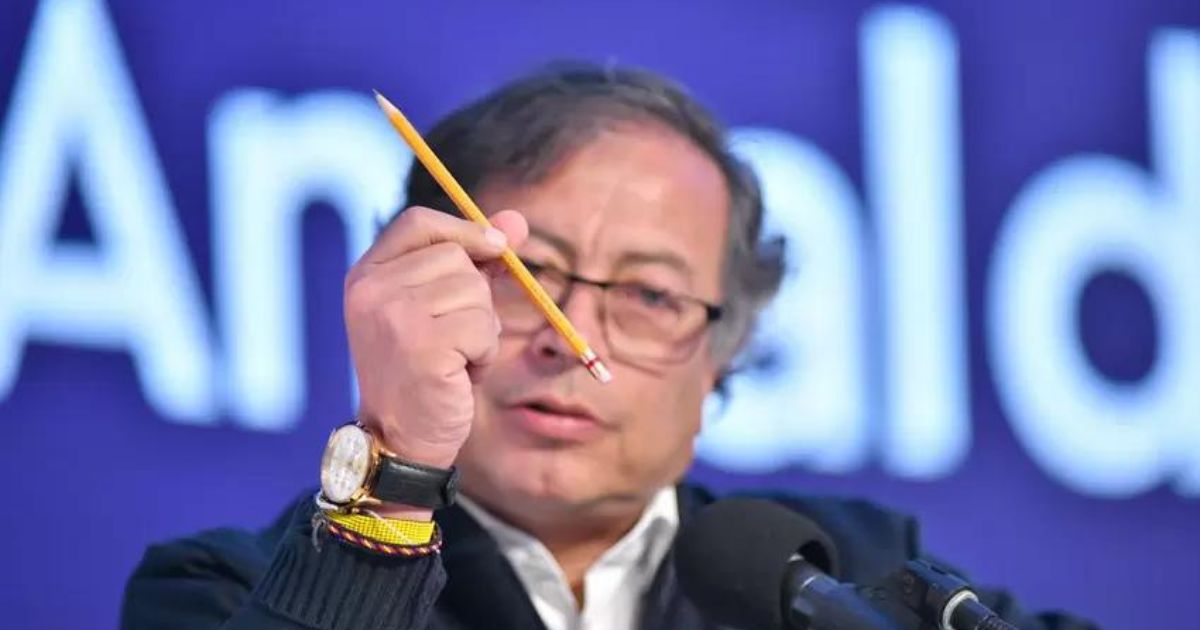 ¿Por qué Petro anunció el fin del conflicto entre el Estado y la insurgencia revolucionaria?