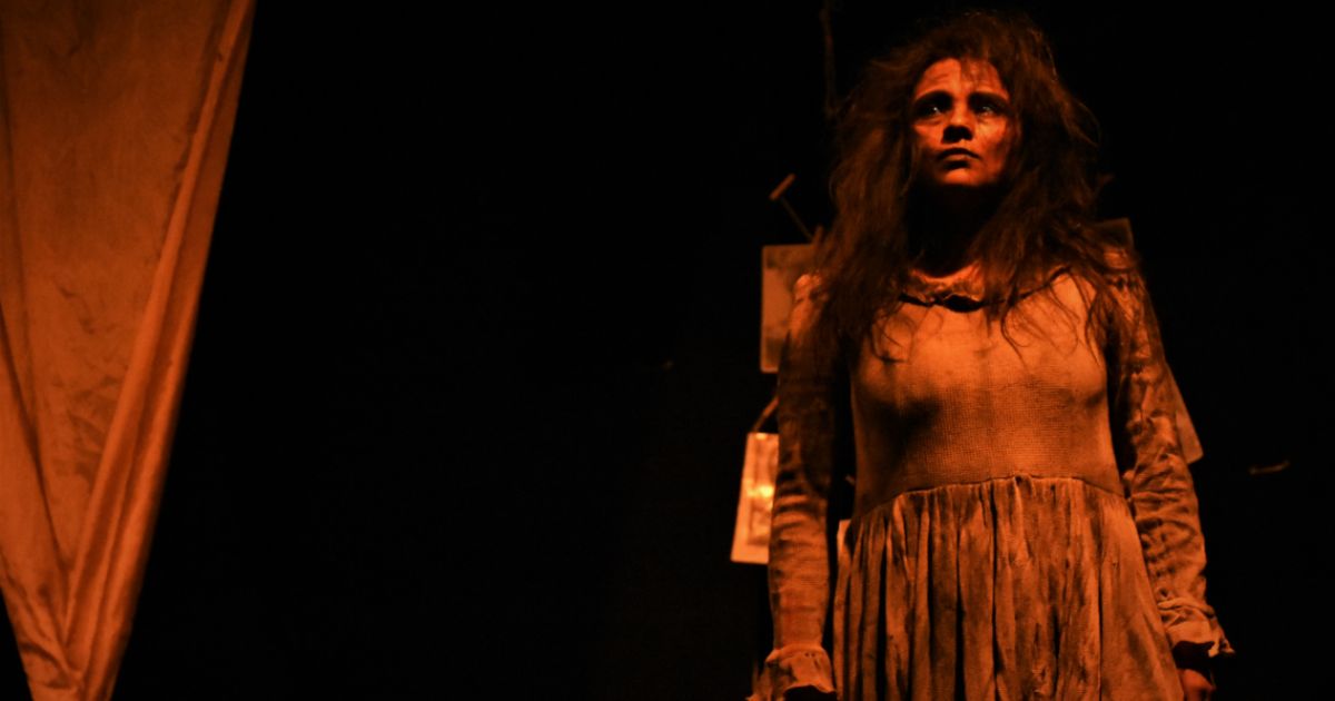 El viaje de una mujer que construye una vida desde los recuerdos: Casa TEA presenta 'Encierro'