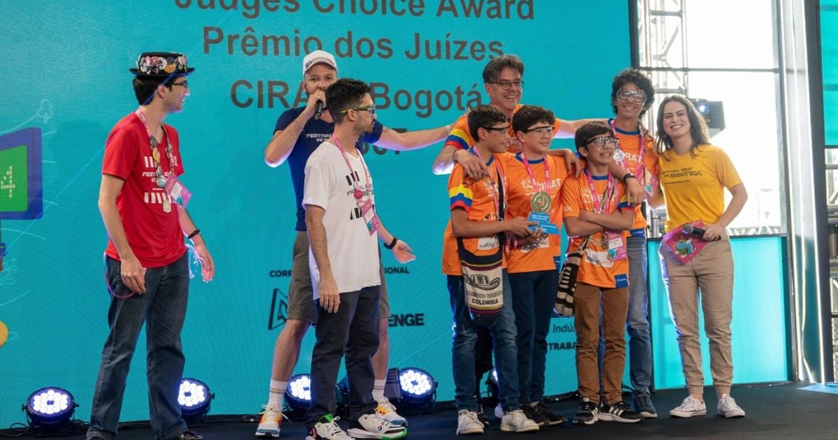 Jóvenes colombianos debutaron en la competencia internacional de robótica en Brasil