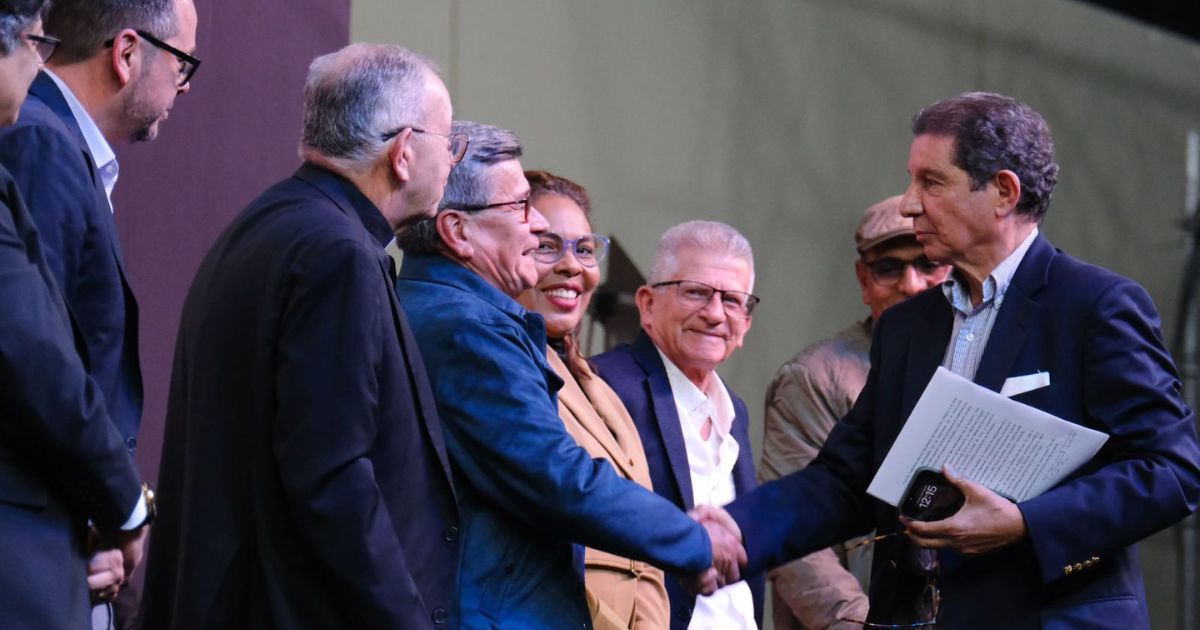 ¿Quiénes estuvieron en la firma del cese al fuego del gobierno Petro con el ELN?